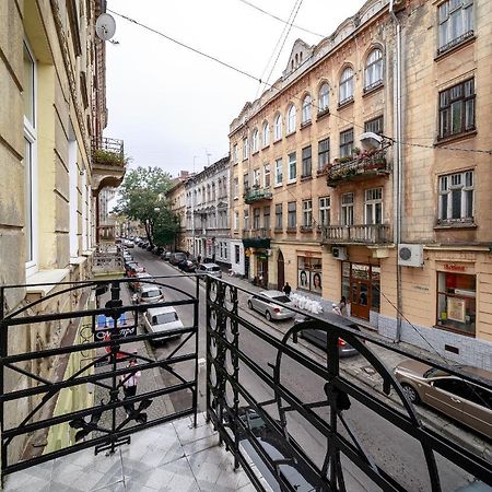 Golden Violin ! Apartments Lviv T Bagian luar foto