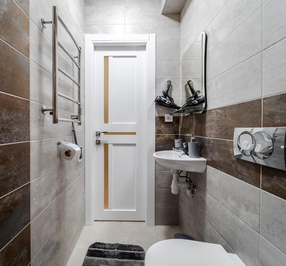 Golden Violin ! Apartments Lviv T Bagian luar foto