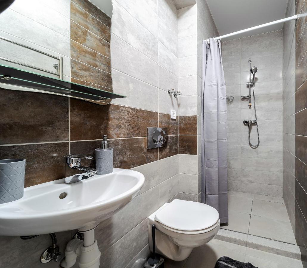 Golden Violin ! Apartments Lviv T Bagian luar foto