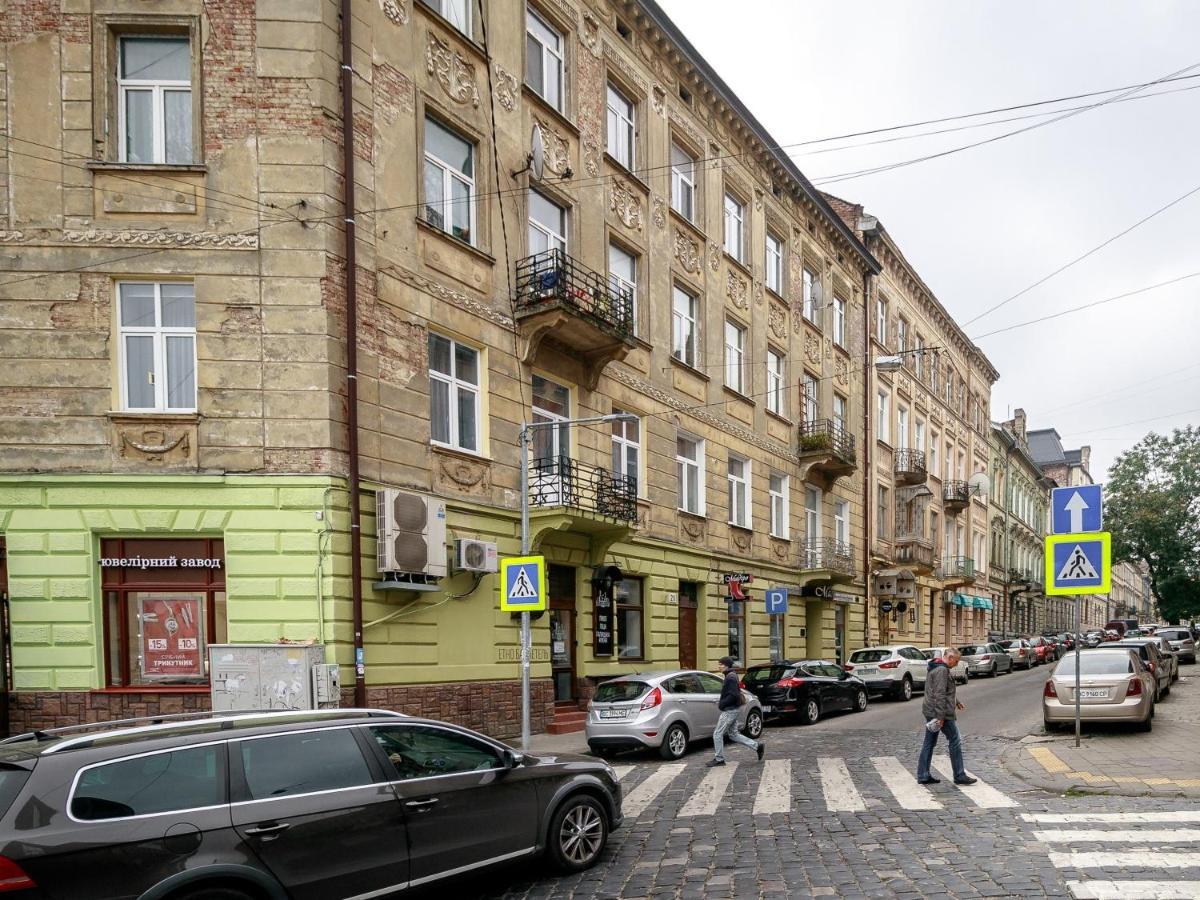 Golden Violin ! Apartments Lviv T Bagian luar foto