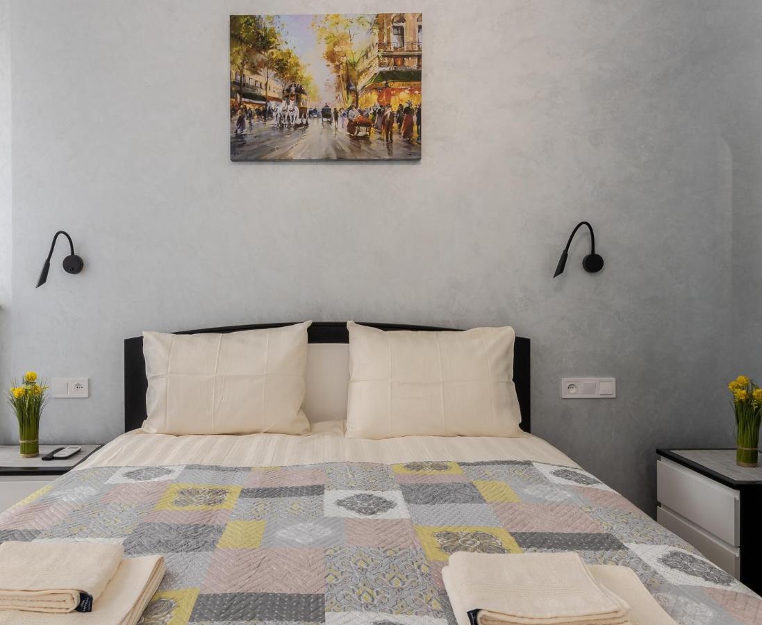Golden Violin ! Apartments Lviv T Bagian luar foto
