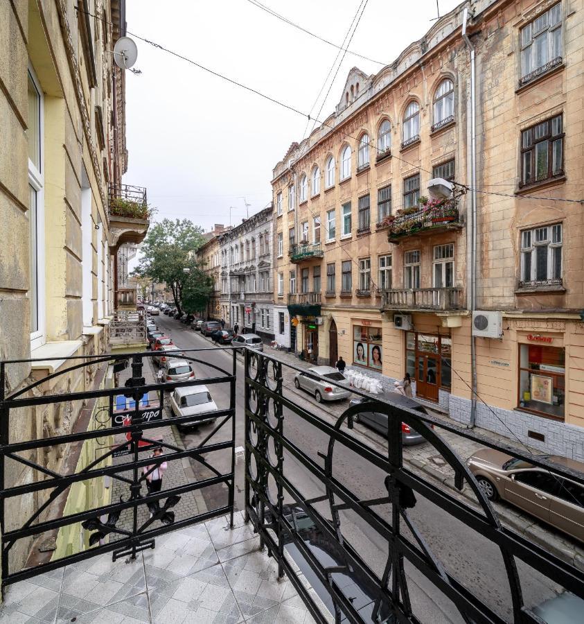 Golden Violin ! Apartments Lviv T Bagian luar foto