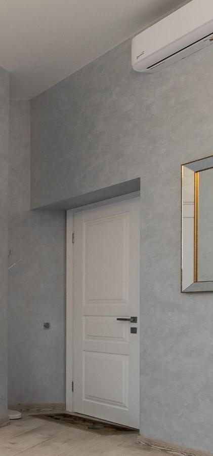 Golden Violin ! Apartments Lviv T Bagian luar foto