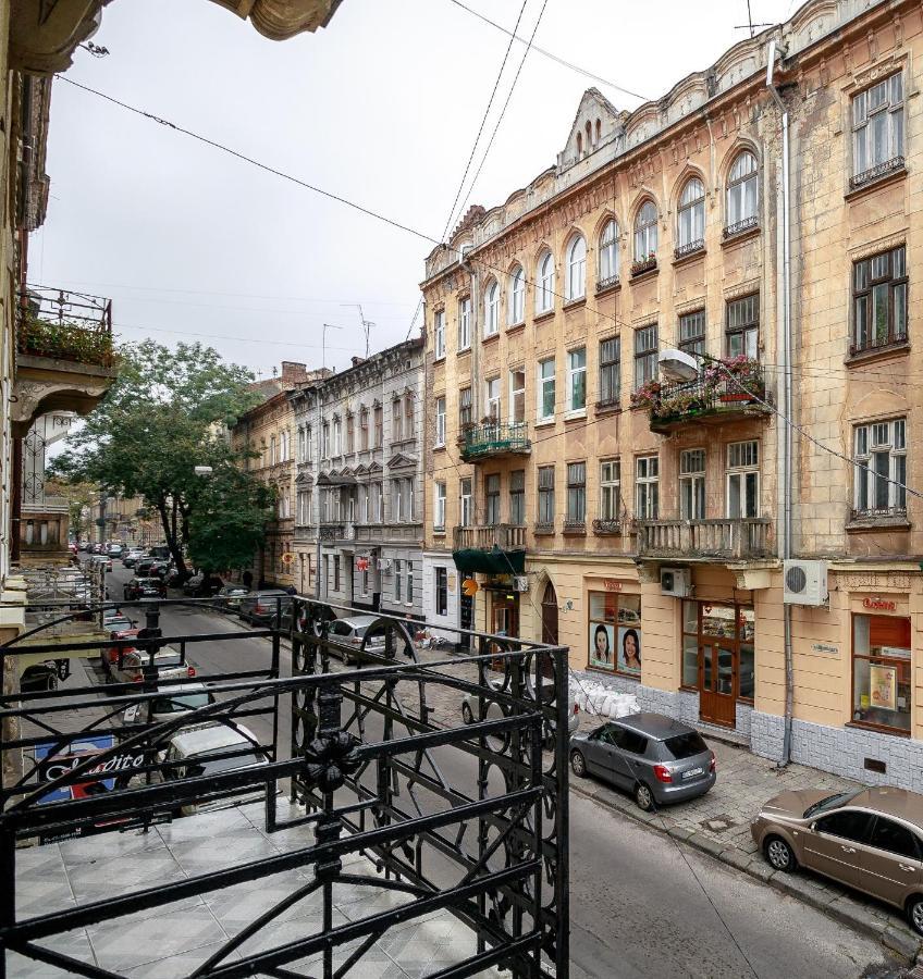 Golden Violin ! Apartments Lviv T Bagian luar foto