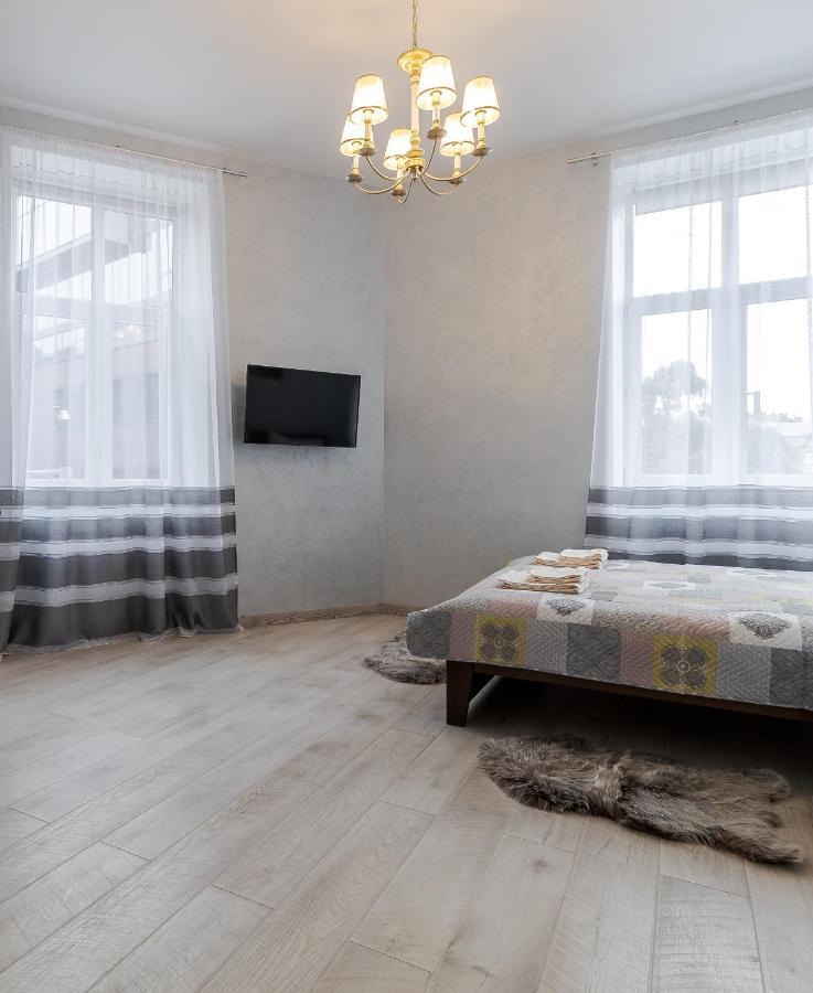 Golden Violin ! Apartments Lviv T Bagian luar foto