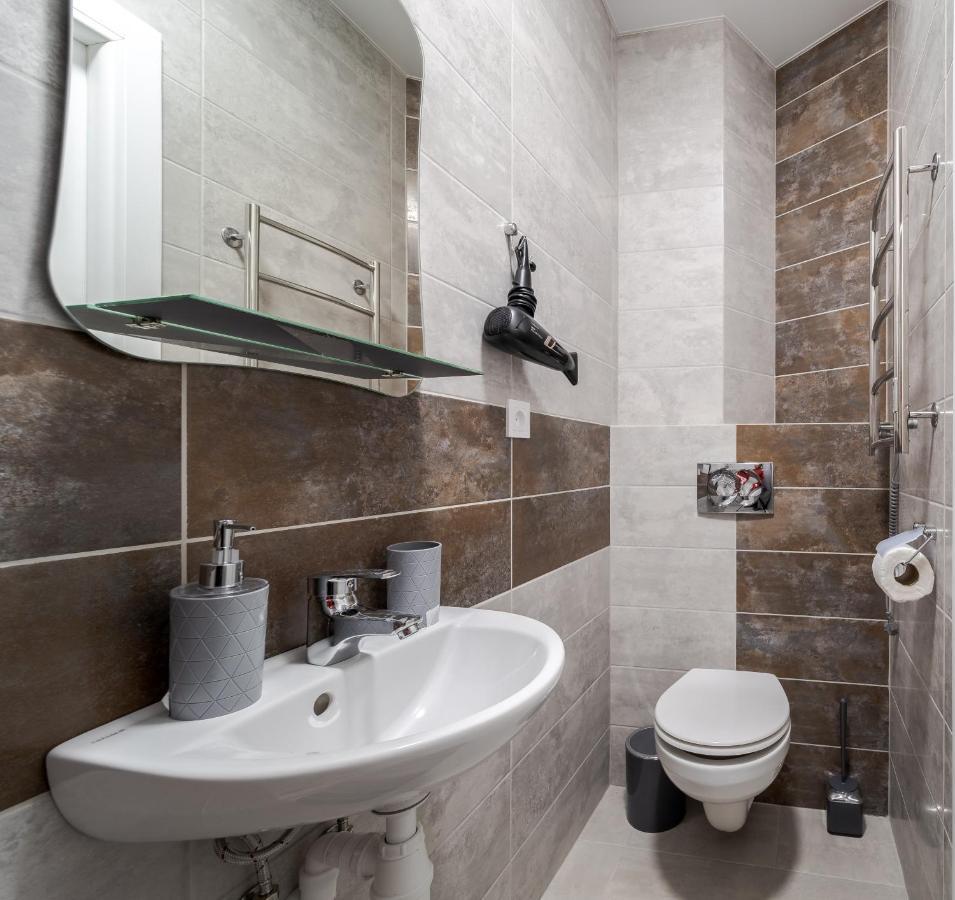 Golden Violin ! Apartments Lviv T Bagian luar foto