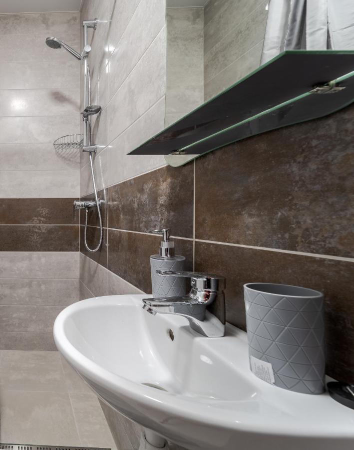 Golden Violin ! Apartments Lviv T Bagian luar foto